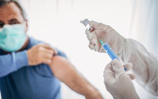 США хотят ввести обязательную вакцинацию для всех въезжающих в страну иностранцев