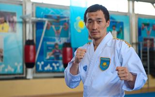 Казахстанский каратист Дархан Ассадилов разделался с четырьмя соперниками и прошёл в полуфинал Олимпиады-2020