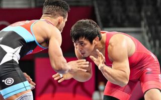 Борец Даулет Ниязбеков всухую проиграл индусу и не получил бронзу на Олимпиаде-2020