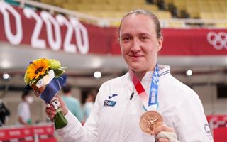 Олимпийская медалистка из Казахстана посвятила победу умершему тренеру