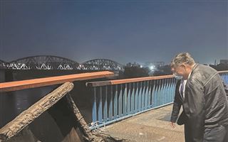 В Семее обрушилась часть моста через Иртыш