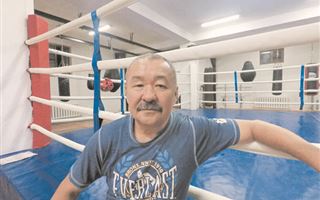 “Тренирую за 10 тысяч в месяц и сам мою в зале полы”: как живет самый успешный тренер в истории казахского бокса