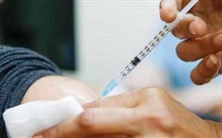 Всеобщую вакцинацию признали ошибкой в Израиле - фейк распространяется в соцсетях