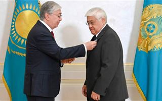 Глава государства присвоил Алибеку Днишеву звание "Қазақстанның Еңбек Ері"