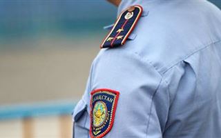 Полицейского, который поднял руку на подчиненного, уволили в Алматы