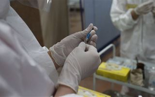 В России приостановили выпуск вакцины от коронавируса "КовиВак"