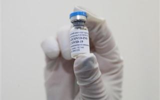 Казахстанская вакцина QazVac эффективна от трех видов коронавируса - МОН