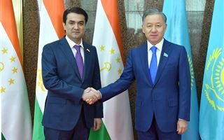 Нурлан Нигматулин и спикер Парламента Таджикистана обсудили вопросы сотрудничества