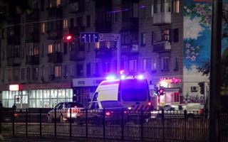 В Павлодаре в многоэтажке нашли тело мертвого парня