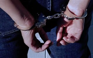 Хранение наркотиков, оружия, разбой и создание ОПГ: кыргызские спецслужбы задержали гражданина Казахстана