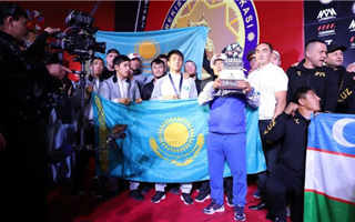 Три казахстанца завоевали золото первого чемпионата Центральной Азии по ММА