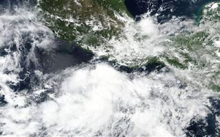 К Мексике приближается ураган "Памела"