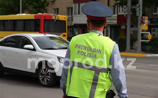 Пьяный водитель пытался подкупить полицейских за 10 тысяч тенге в Уральске