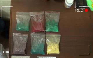 27-летний мужчина изготавливал сильнодействующие наркотики на съемной квартире в Атырау