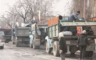 "Люди дерутся за отсев": в Казахстане началась война за уголь