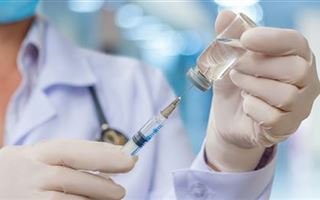 Представитель ВОЗ назвал скандалом широкое применение повторных доз вакцины от КВИ