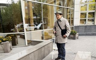 Алматинец с инвалидностью подал в суд на крупнейшие банки Казахстана