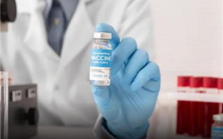Вакцинация в Казахстане: сколько человек получили два компонента