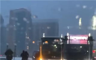 Снегопад в Нур-Султане: парализовано автомобильное движение