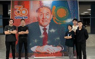 Подростки из Семея собрали портрет Елбасы из 3 тысяч кубиков Рубика