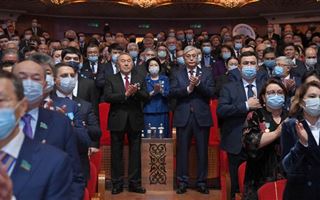Назарбаев и Токаев приняли участие в торжественном собрании