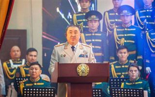 Ерлан Тургумбаев наградил полицейских-спортсменов 