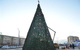 Прошлогоднюю ёлку установят на главной площади Атырау