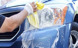 За мытье машин во дворах жилых домов будут штрафовать автовладельцев в ВКО