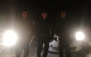 В Костанайской области полицейские спасли из снежного плена людей