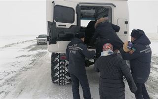 Спасатели освободили из снежного плена 15 человек в Актюбинской области