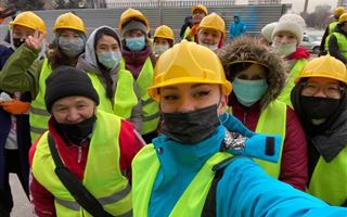 Более 150 алматинских волонтеров приняли участие в уборке здания акимата