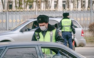 Казахстанские полицейские продолжат проверку транспорта и съемных квартир