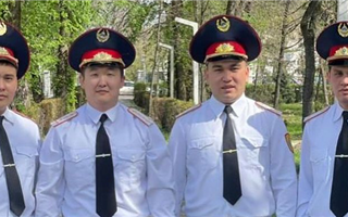 Лейтенант спас двух раненых коллег из горящего здания в Талдыкоргане 