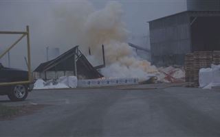 В США из-за пожара на заводе эвакуировали 6,5 тыс. человек