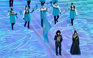 Казахстанские спортсмены прошли по Национальному стадиону на церемонии открытия Олимпиады в Пекине 
