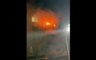 Жителей эвакуировали из горящего дома в Атырау
