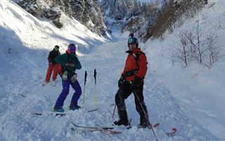 Лыжника накрыло лавиной в Алматинской области