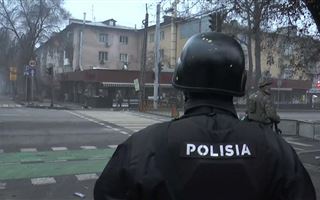 "Ударили железкой в шею": алматинский полицейский рассказал о событиях "трагического января"