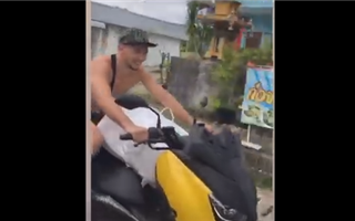 Боец Дамир Исмагулов устроил в Таиланде "кокпар" на мотоциклах