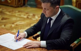 Президент Украины ввел безвизовый режим для иностранцев