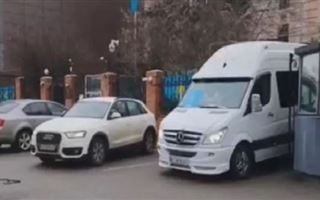 Три автобуса с казахстанцами выехали из Киева во Львов