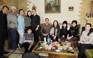 "Будем помогать столько, сколько потребуется": казахстанцы собирают тонны продуктов украинцам