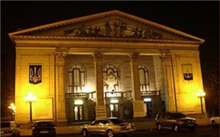 Италия поможет Украине восстановить театр в Мариуполе