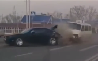 В Казнет попало видео зрелищной аварии после разворота на полном ходу