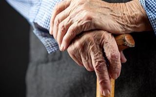 88-летнего пенсионера ограбили в столице