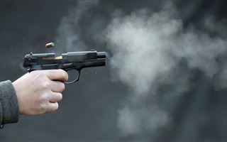 Мужчина выстрелил в семейную пару у обменного пункта в Алматы 