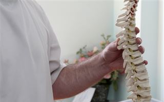Боль в костях: чем опасна и как ее лечить