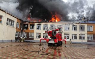 В Павлодаре вновь горит школа, госпитализирована учительница
