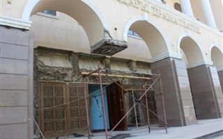 Реконструкцию здания актюбинского драмтеатра уже давно завершили, но нет конца судебным процессам