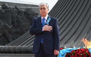 Президент принял участие в церемонии возложения цветов к монументу "Отан Ана"